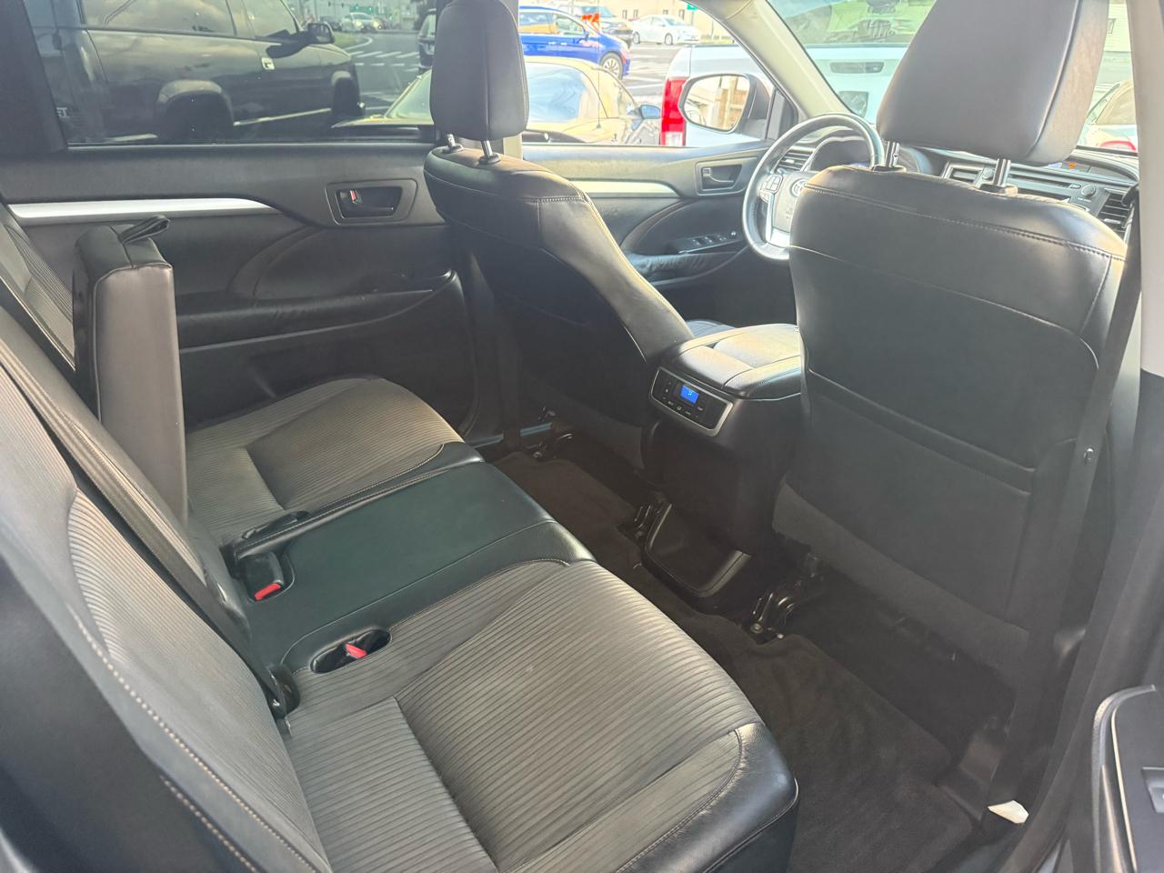 Toyota Highlander LE FWD V6 2015