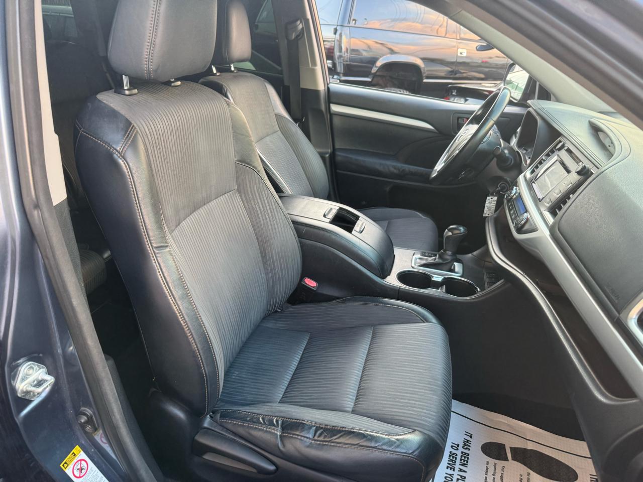 Toyota Highlander LE FWD V6 2015