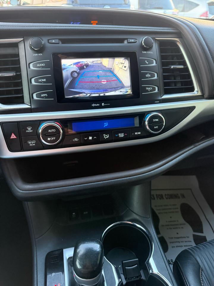 Toyota Highlander LE FWD V6 2015
