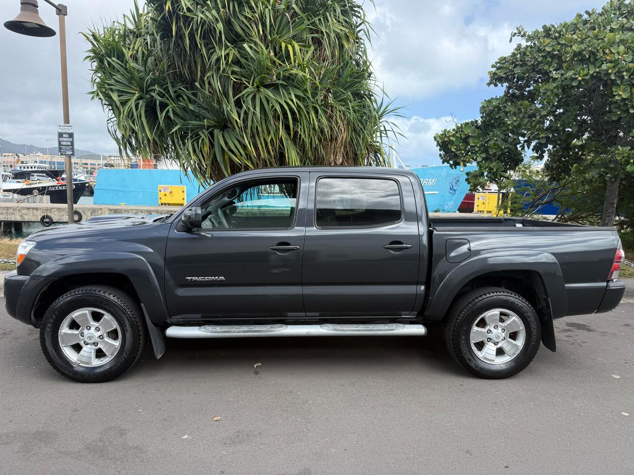 Toyota Tacoma PreRunner Double Cab V6 Auto 2WD 2009