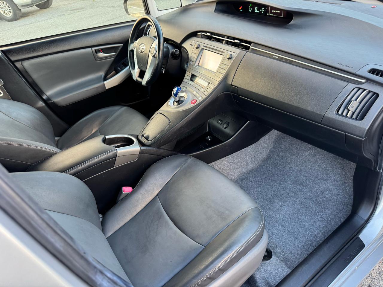 Toyota Prius Prius V 2012
