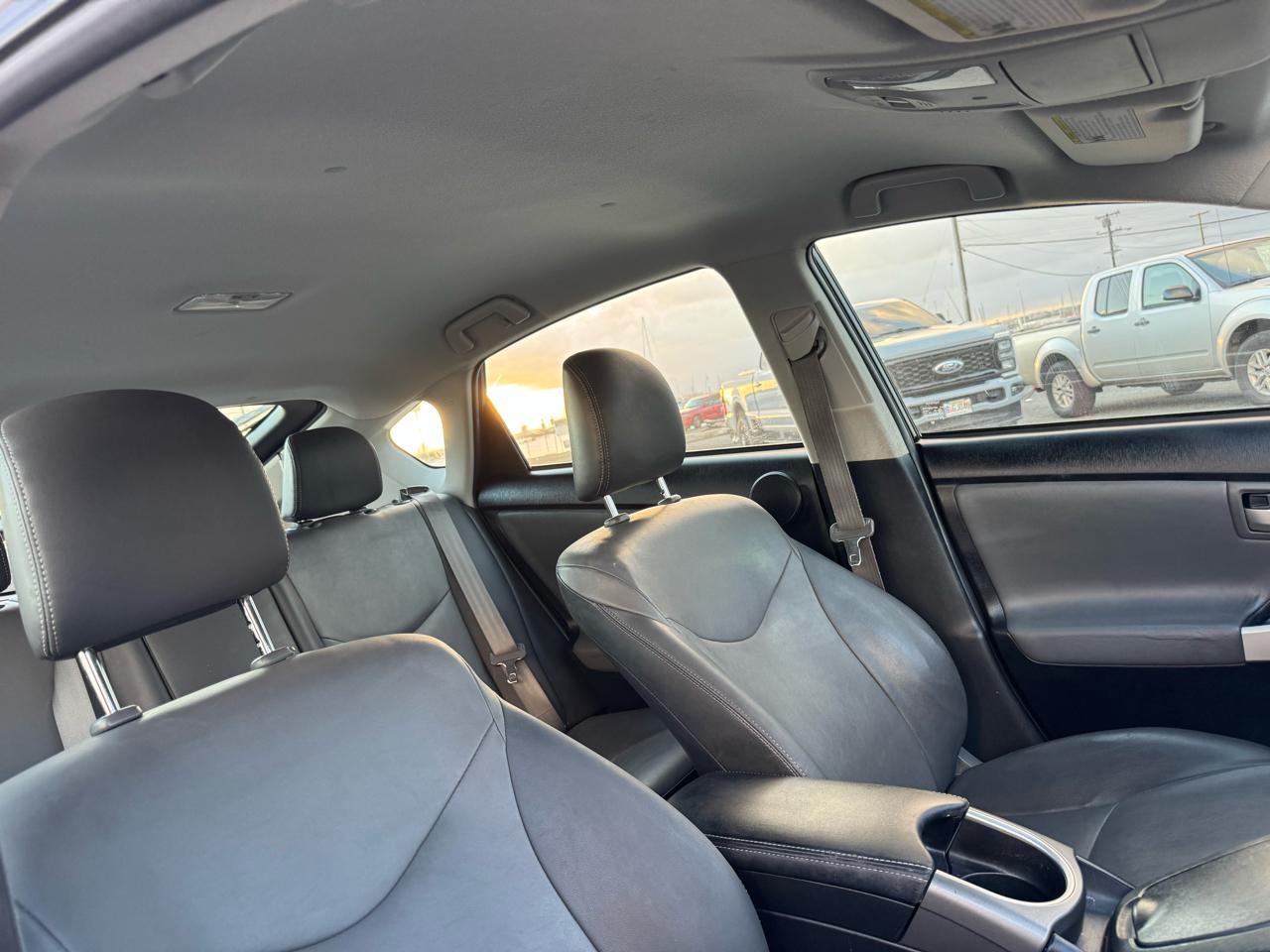 Toyota Prius Prius V 2012