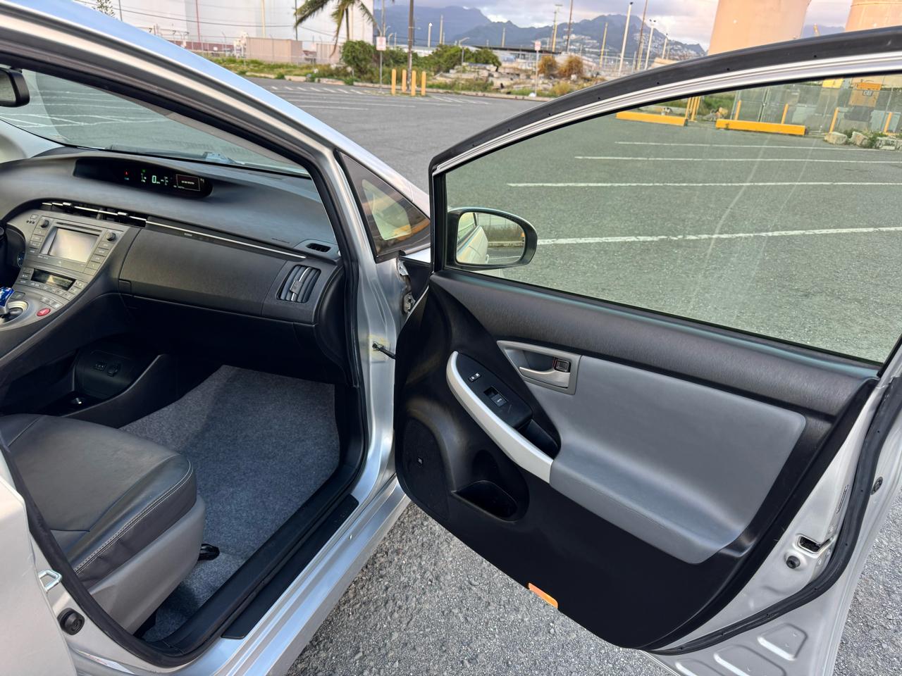 Toyota Prius Prius V 2012