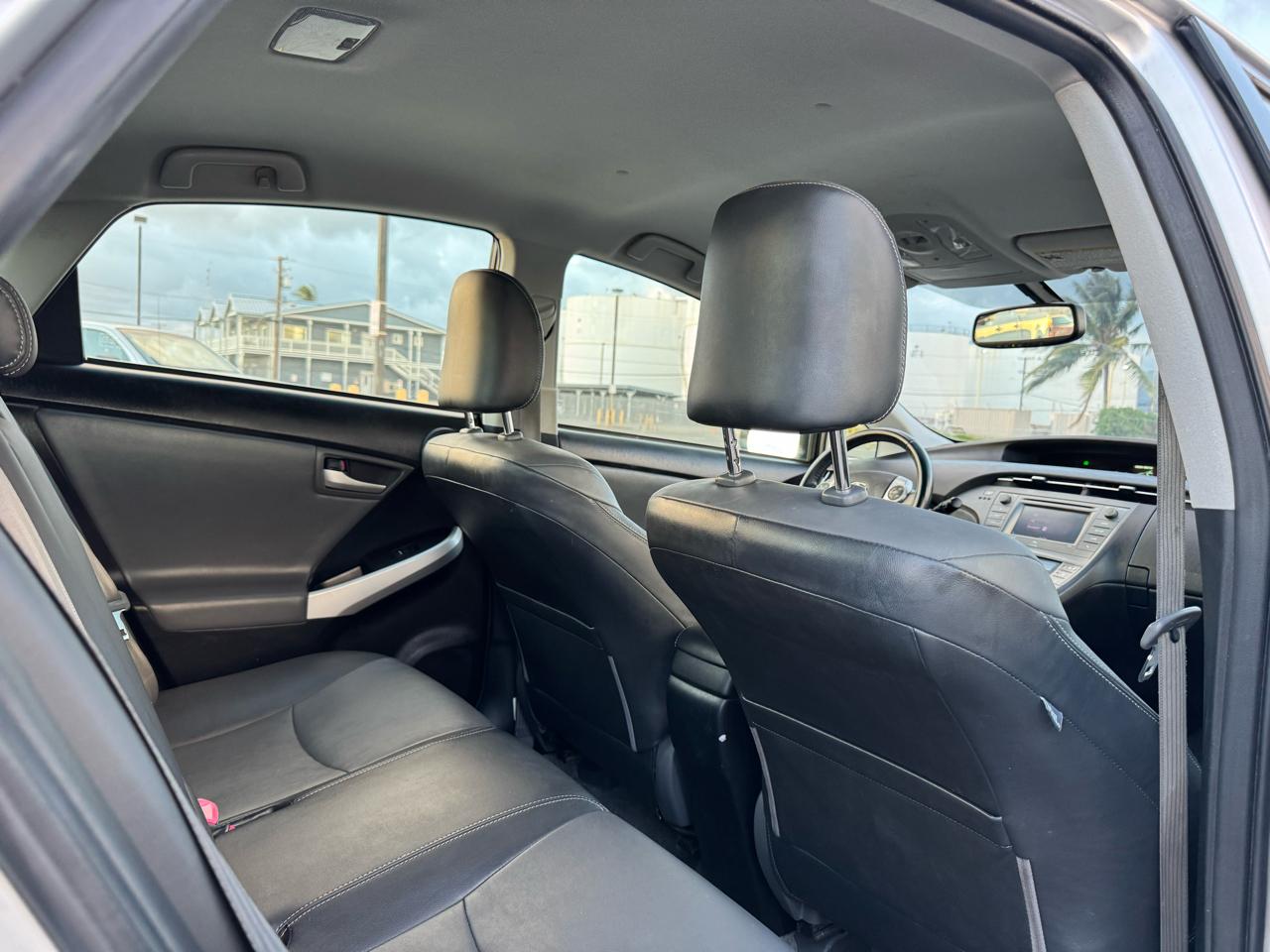 Toyota Prius Prius V 2012