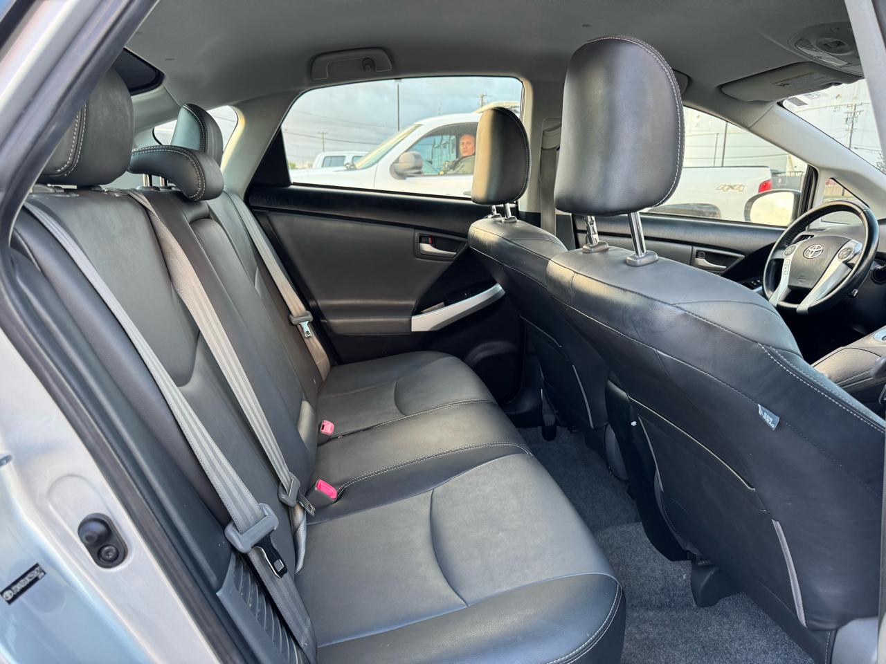Toyota Prius Prius V 2012