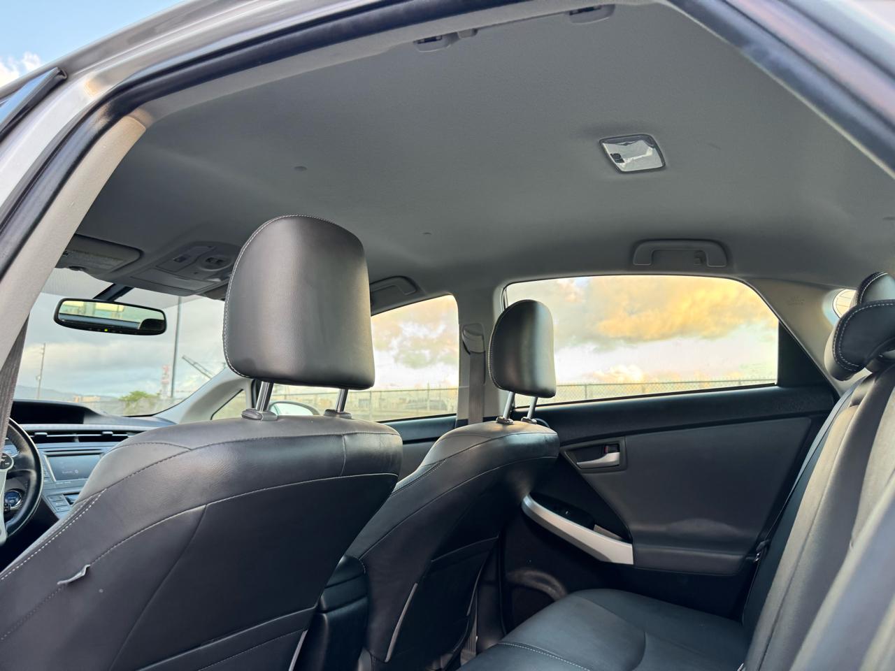 Toyota Prius Prius V 2012