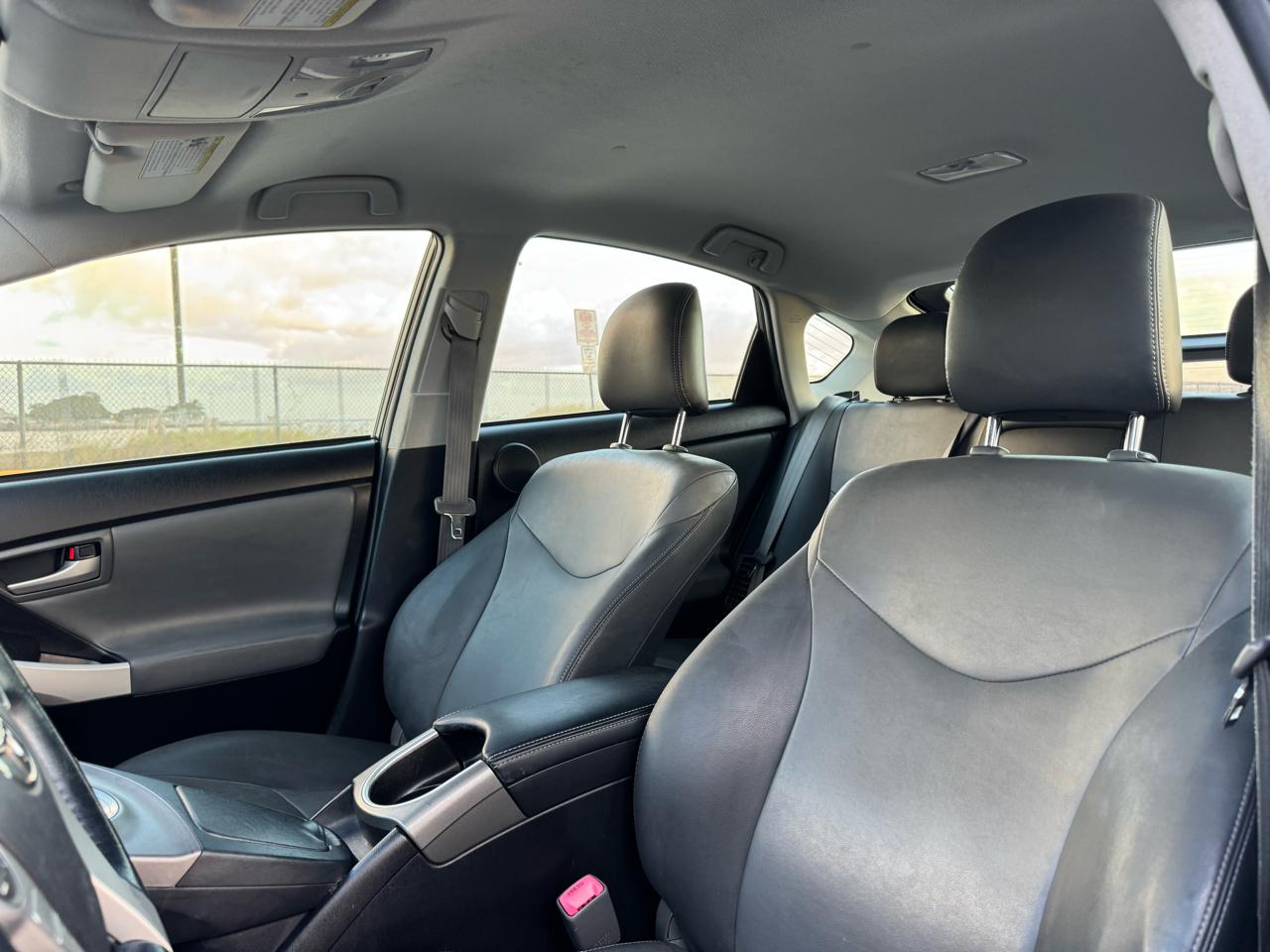 Toyota Prius Prius V 2012