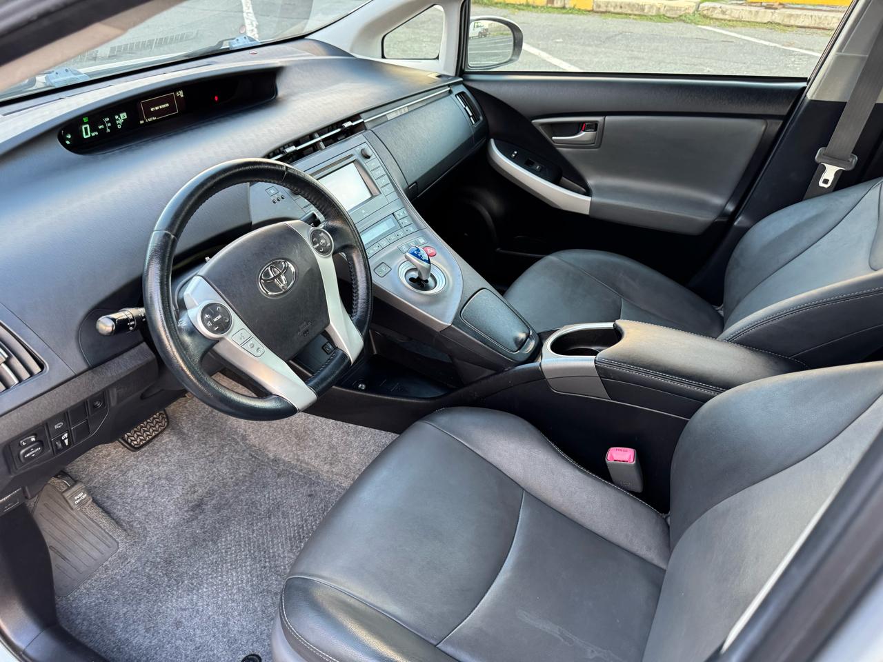 Toyota Prius Prius V 2012