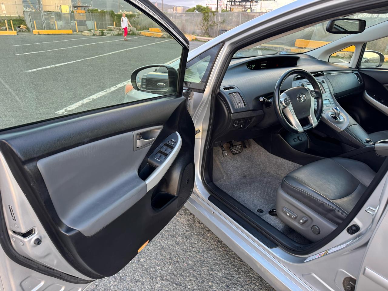 Toyota Prius Prius V 2012