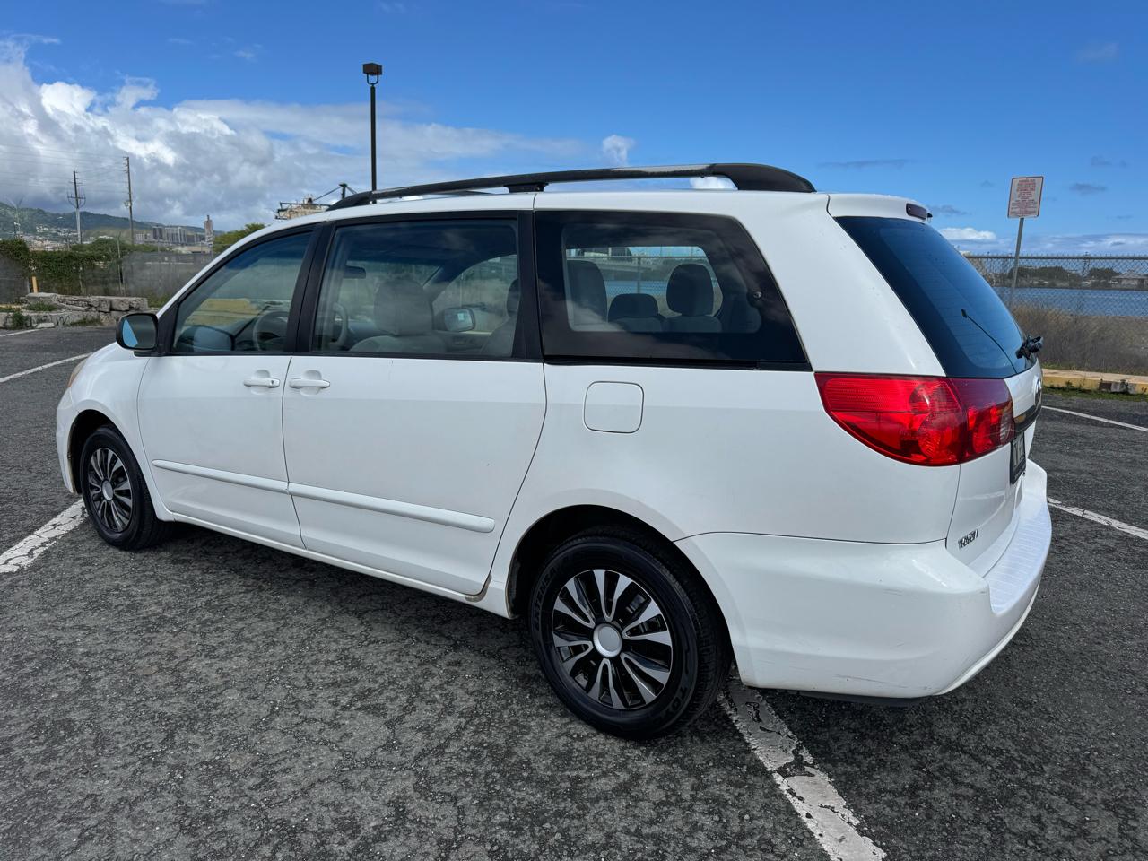 Toyota Sienna CE FWD 7 Passenger 2010