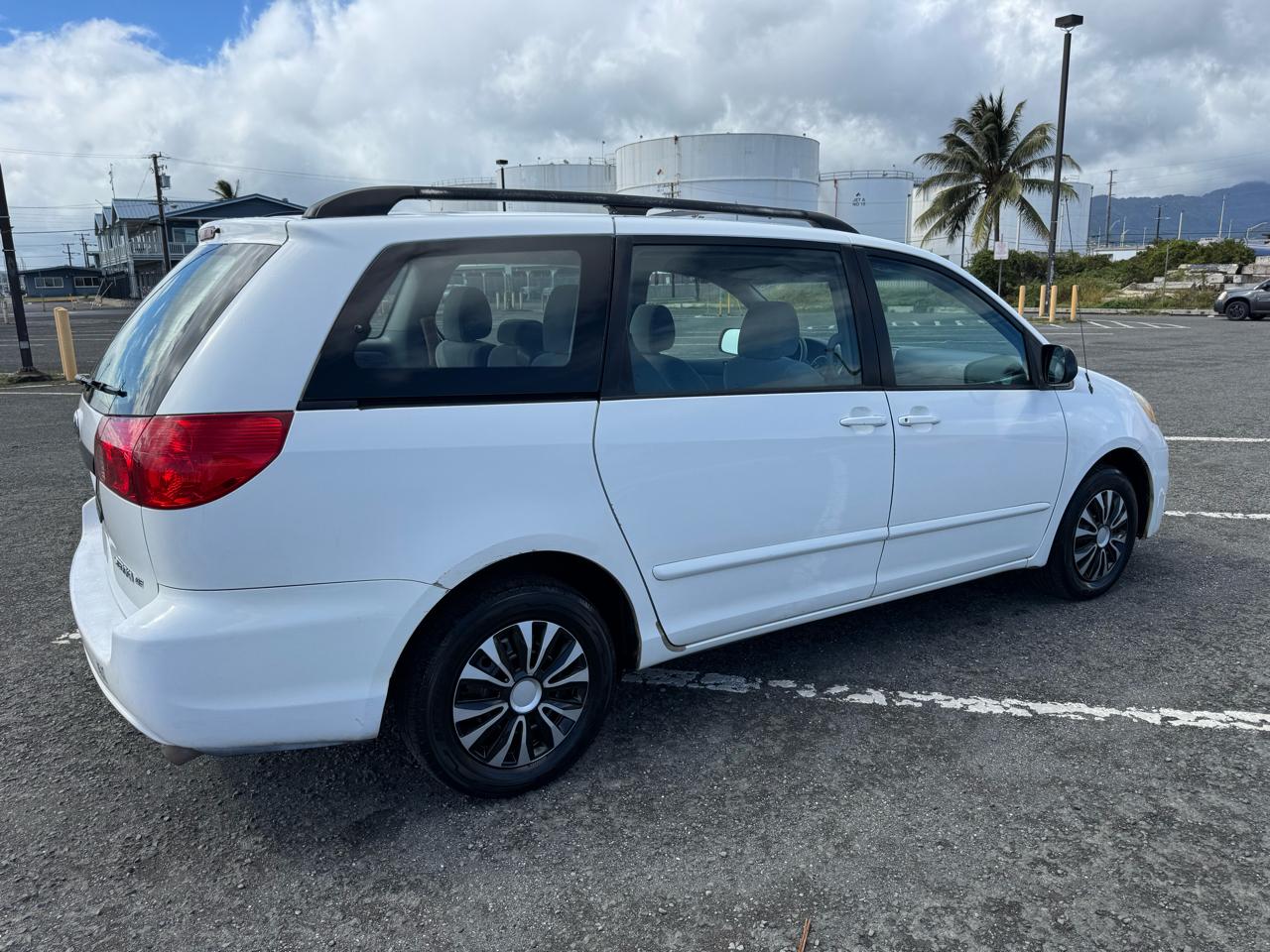Toyota Sienna CE FWD 7 Passenger 2010
