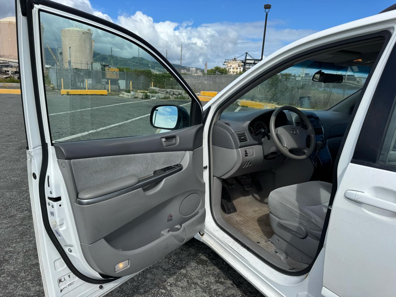 Toyota Sienna CE FWD 7 Passenger 2010