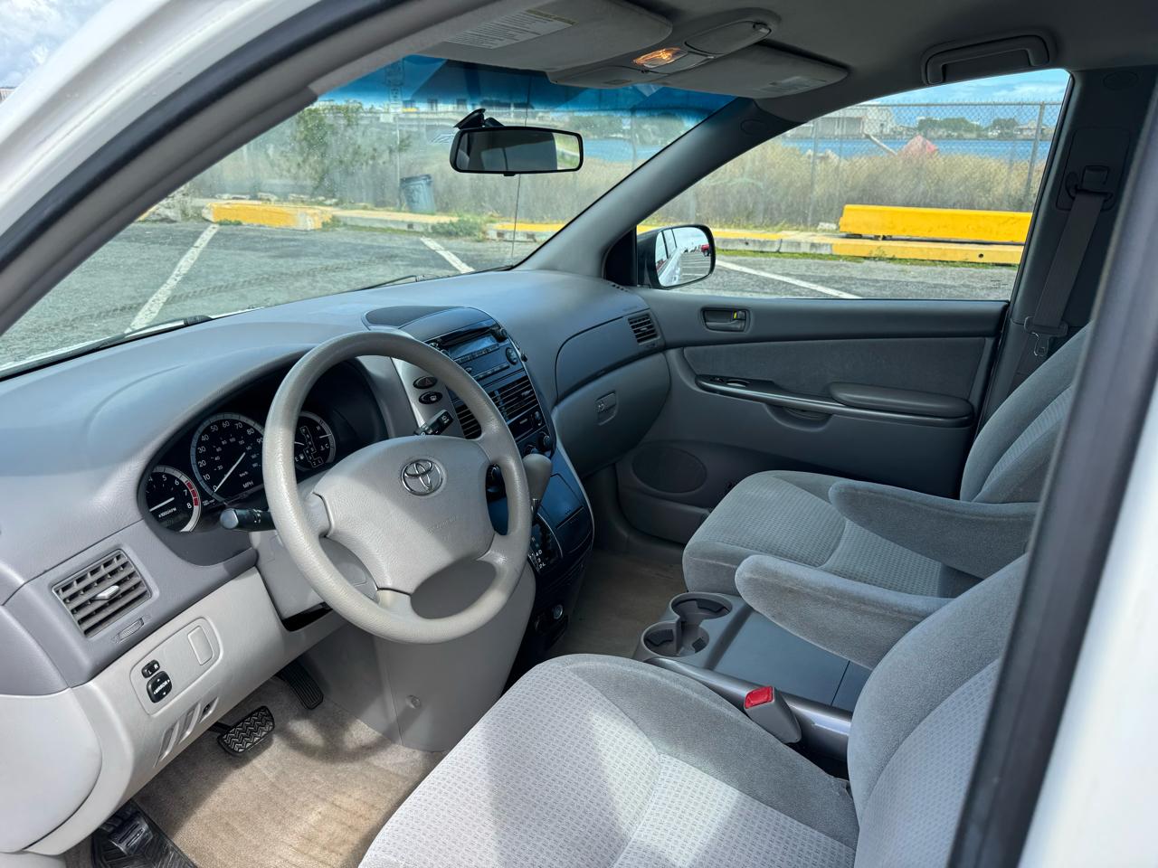 Toyota Sienna CE FWD 7 Passenger 2010