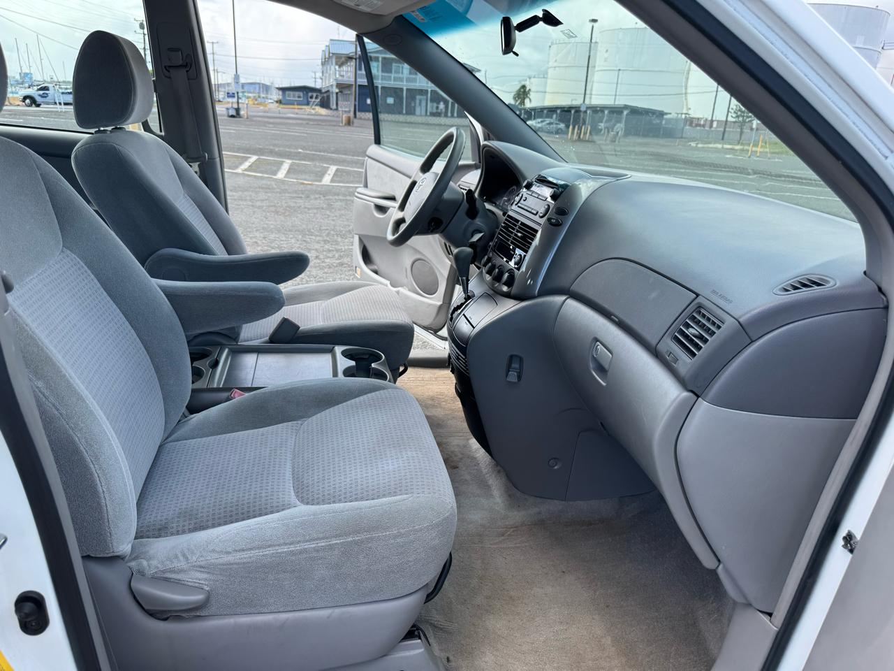 Toyota Sienna CE FWD 7 Passenger 2010