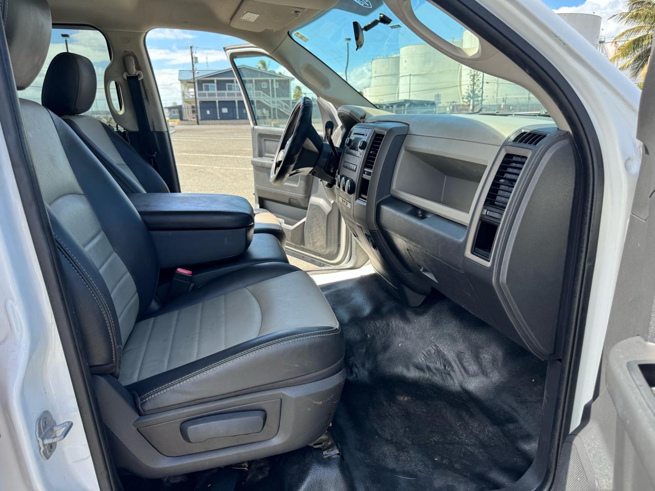 RAM 1500 Tradesman Quad Cab 4WD 2012