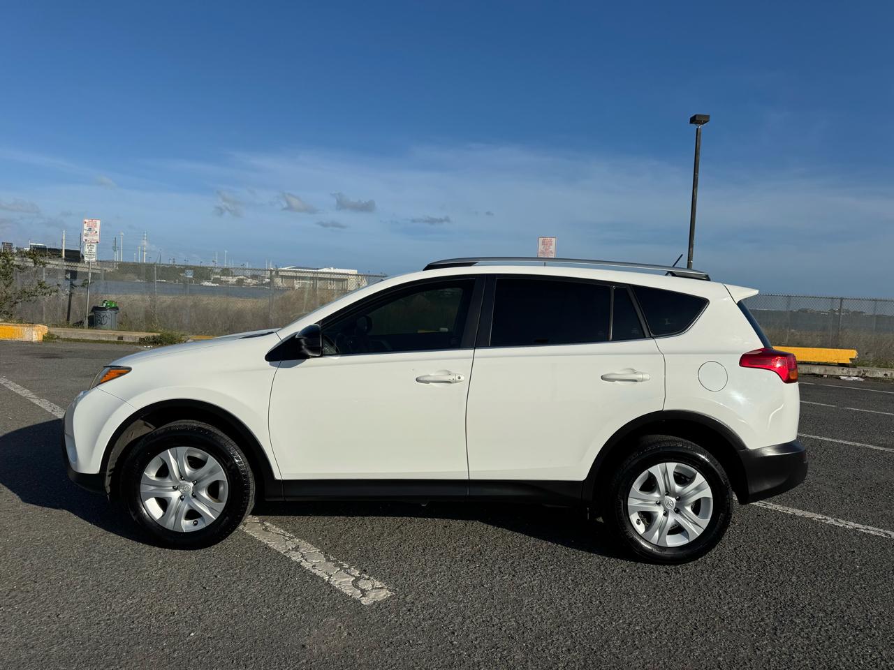 Toyota RAV4 LE FWD 2013