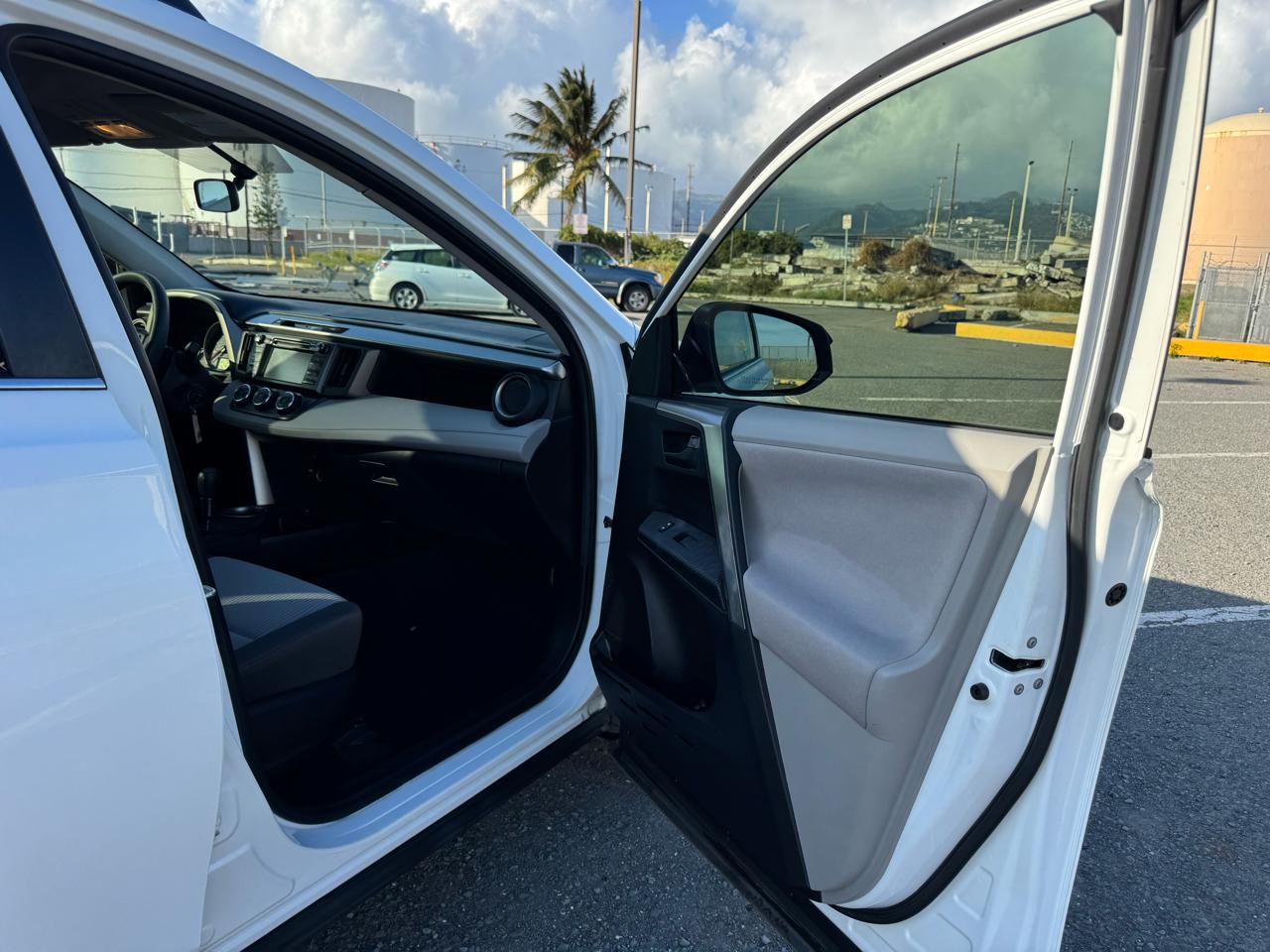 Toyota RAV4 LE FWD 2013