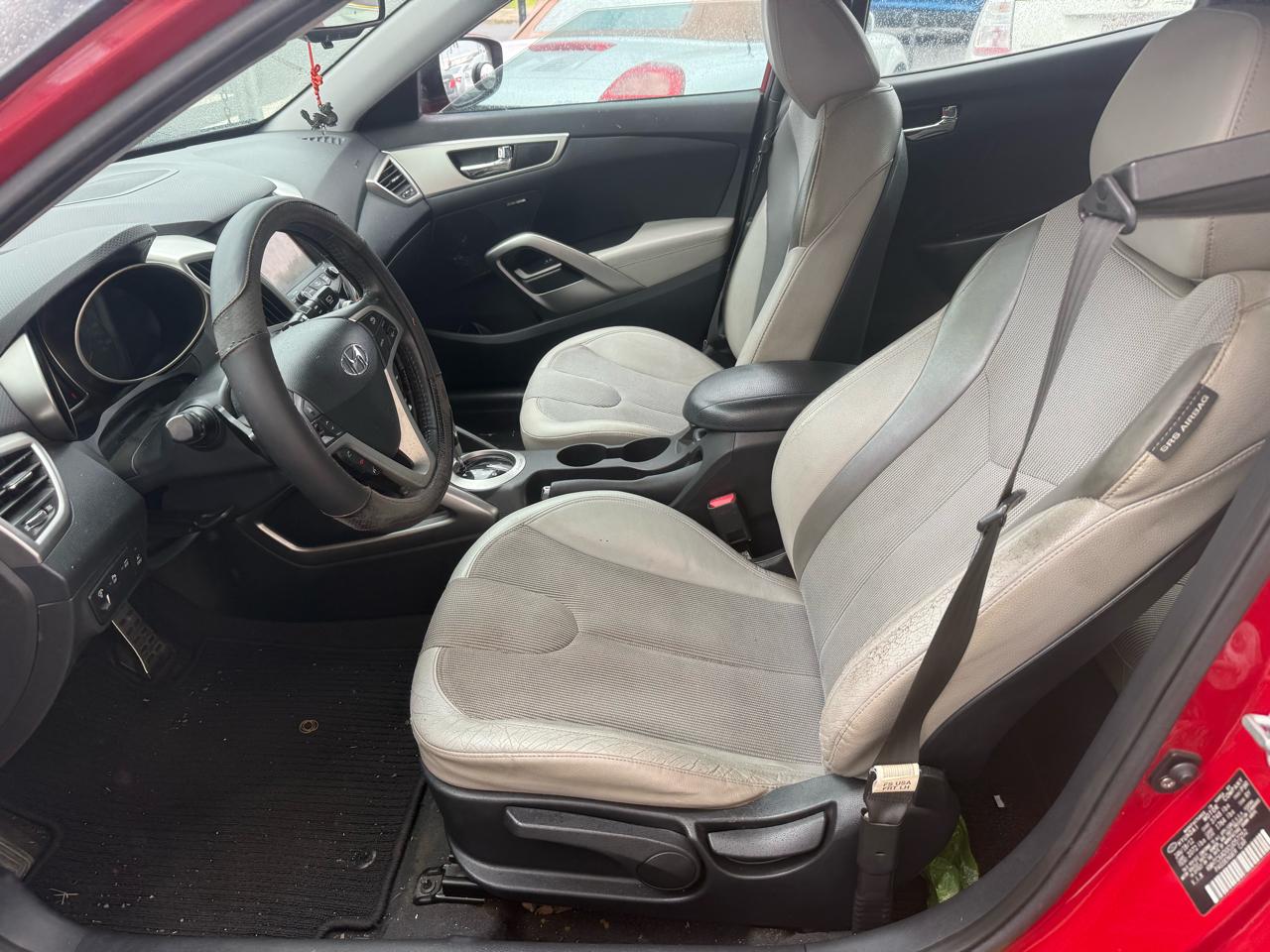 Hyundai Veloster Base 2012