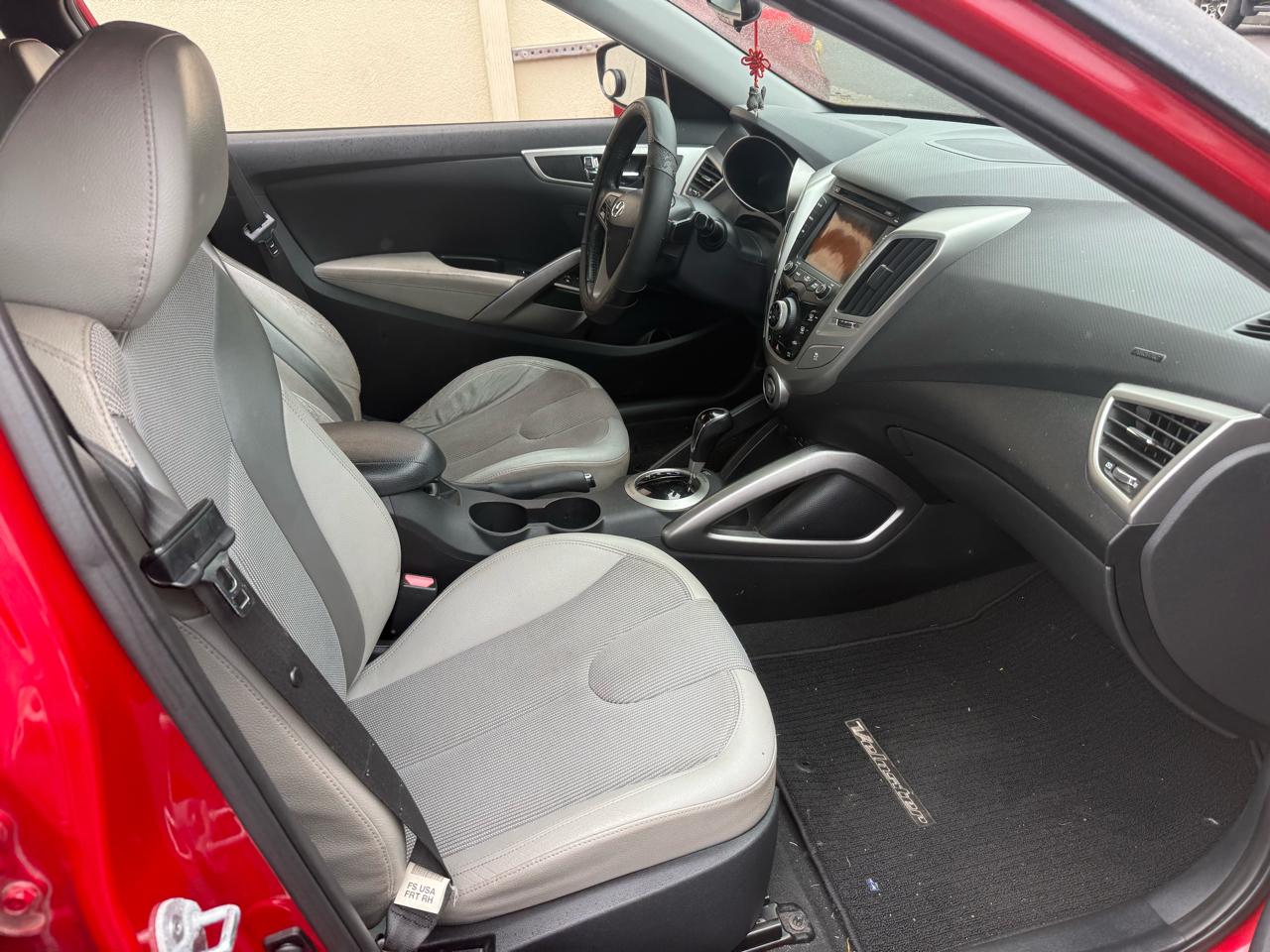 Hyundai Veloster Base 2012