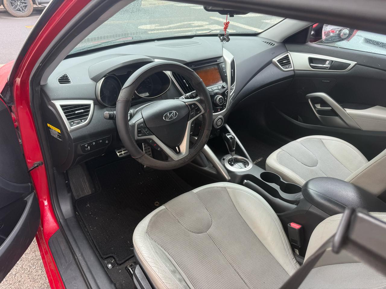 Hyundai Veloster Base 2012