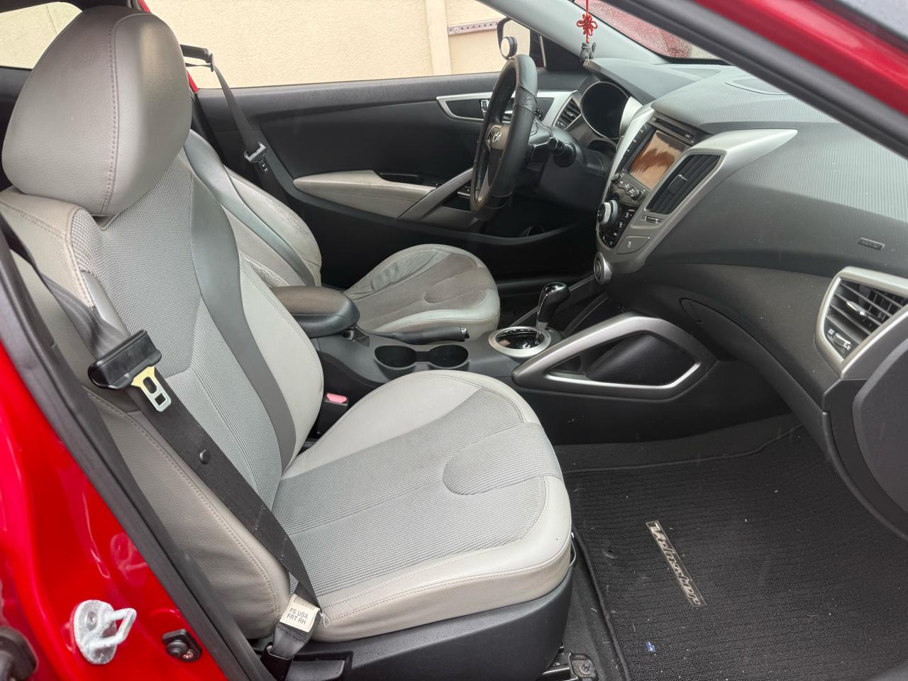 Hyundai Veloster Base 2012