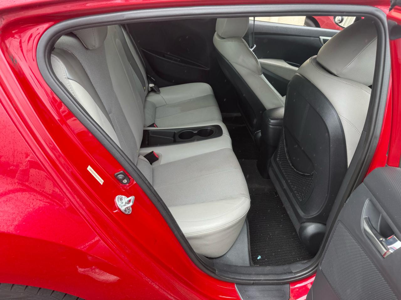 Hyundai Veloster Base 2012