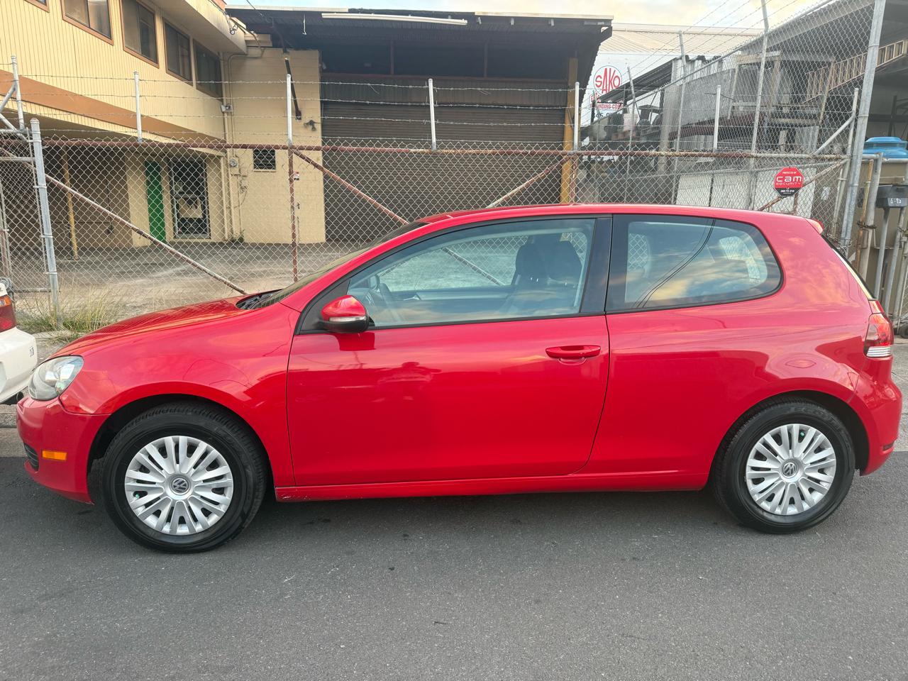 Volkswagen Golf 2.5L 2-Door PZEV 2011