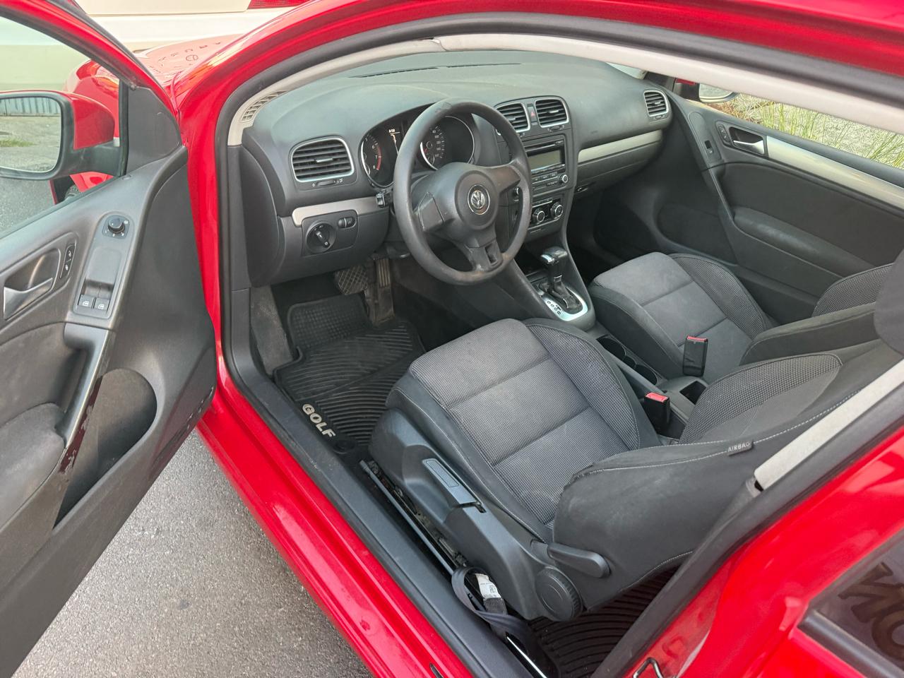 Volkswagen Golf 2.5L 2-Door PZEV 2011