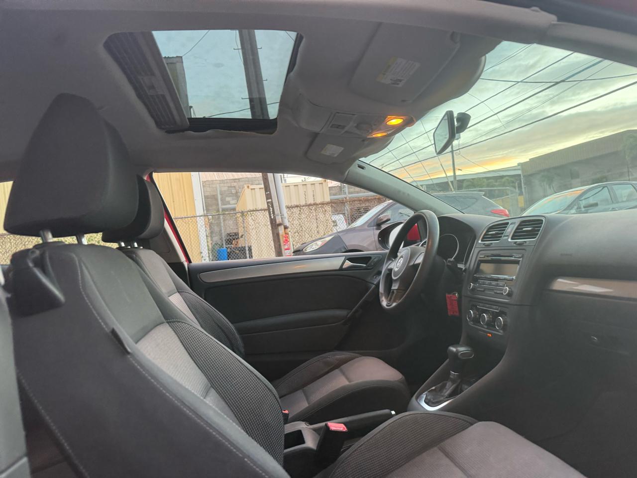 Volkswagen Golf 2.5L 2-Door PZEV 2011