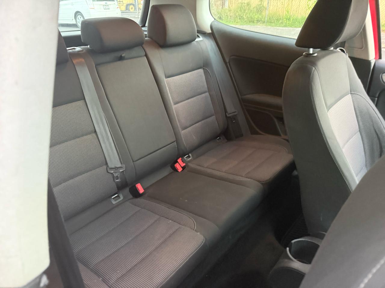 Volkswagen Golf 2.5L 2-Door PZEV 2011