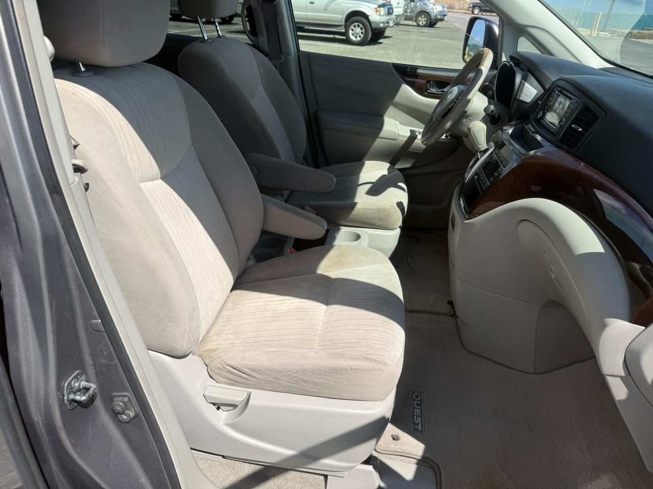 Nissan Quest SV 2017