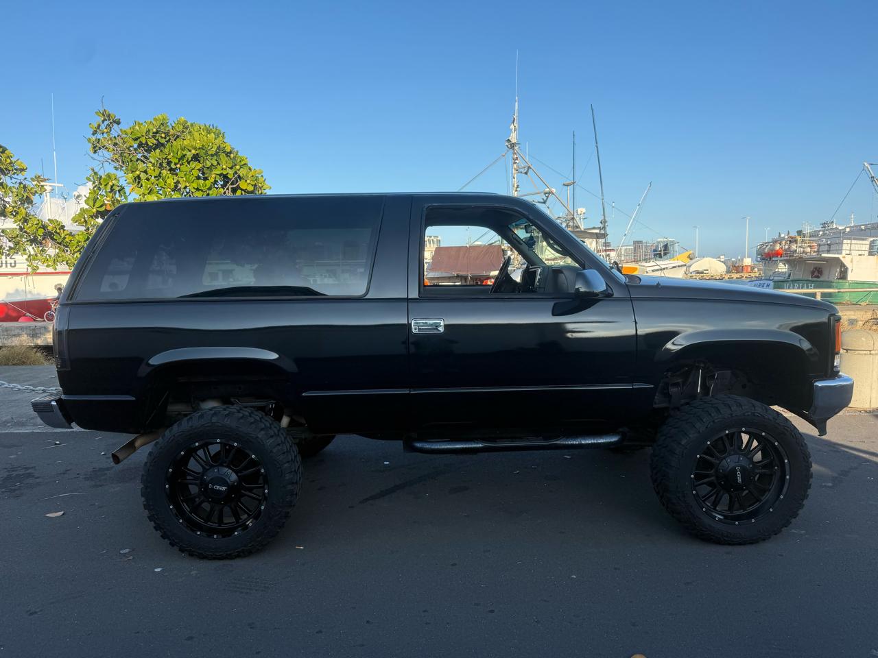 Chevrolet Tahoe 2-Door 4WD 1998