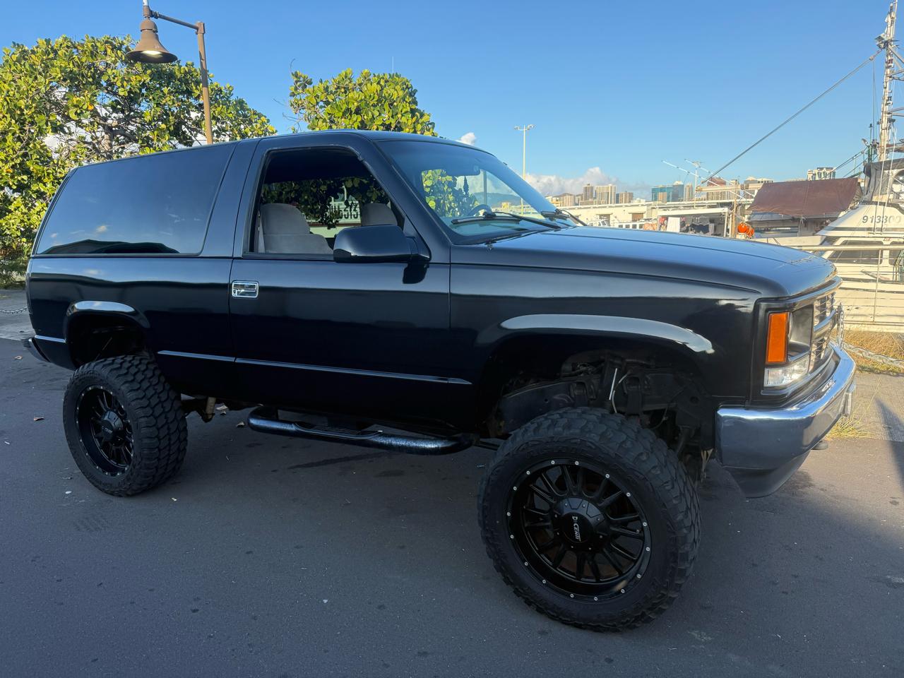 Chevrolet Tahoe 2-Door 4WD 1998