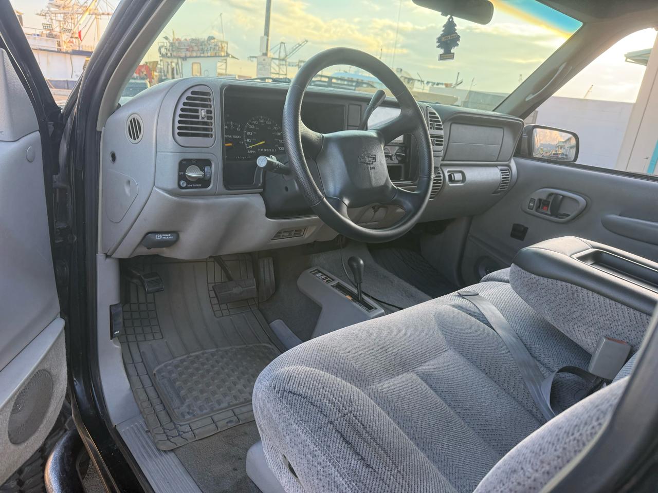 Chevrolet Tahoe 2-Door 4WD 1998