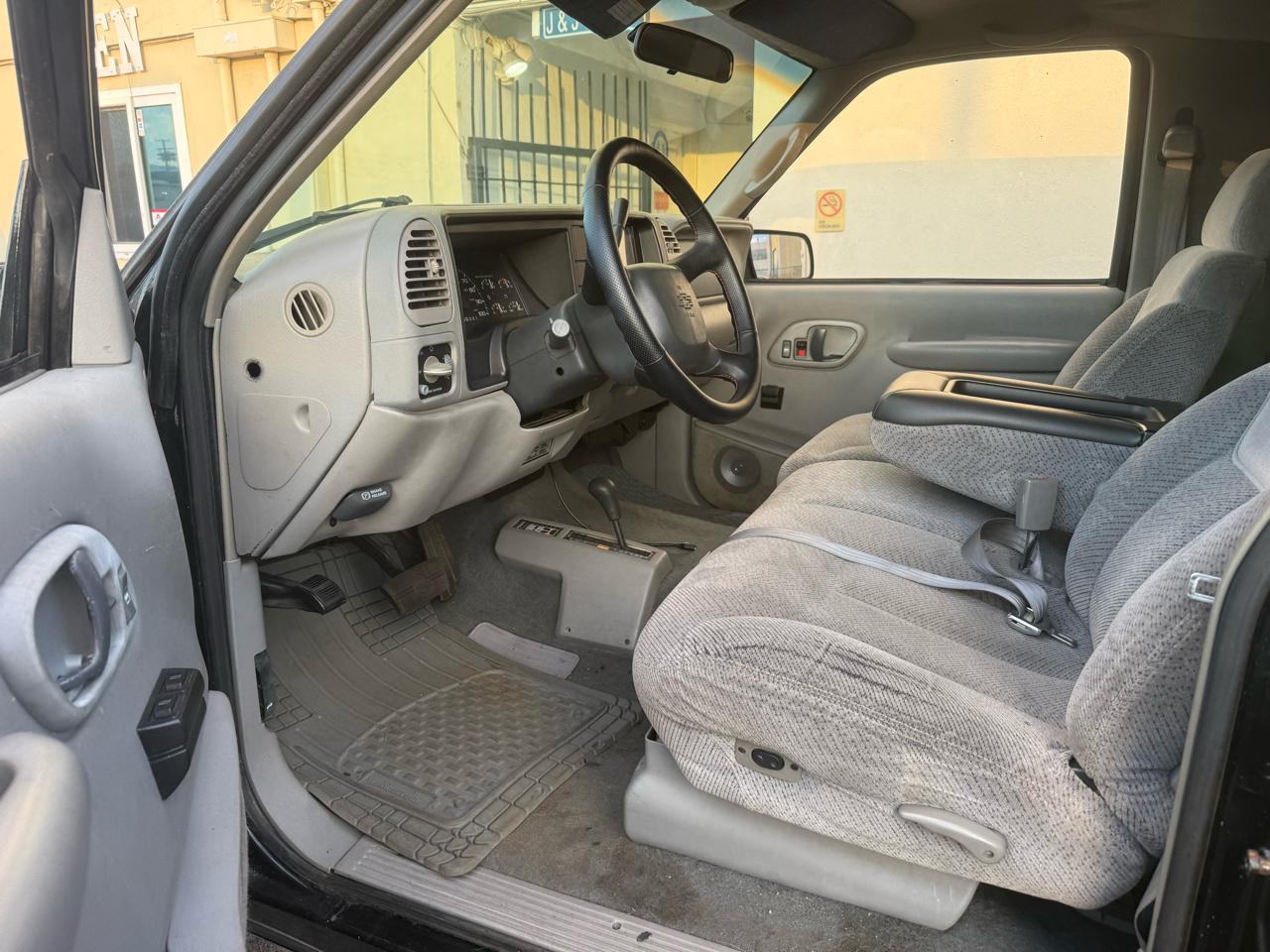 Chevrolet Tahoe 2-Door 4WD 1998