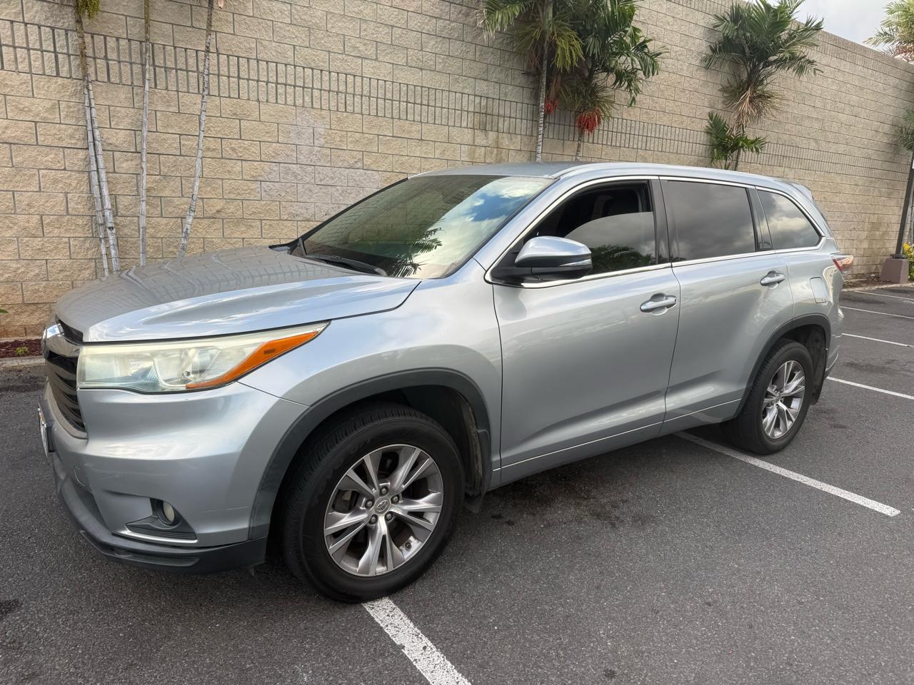 Toyota Highlander LE Plus FWD V6 2015