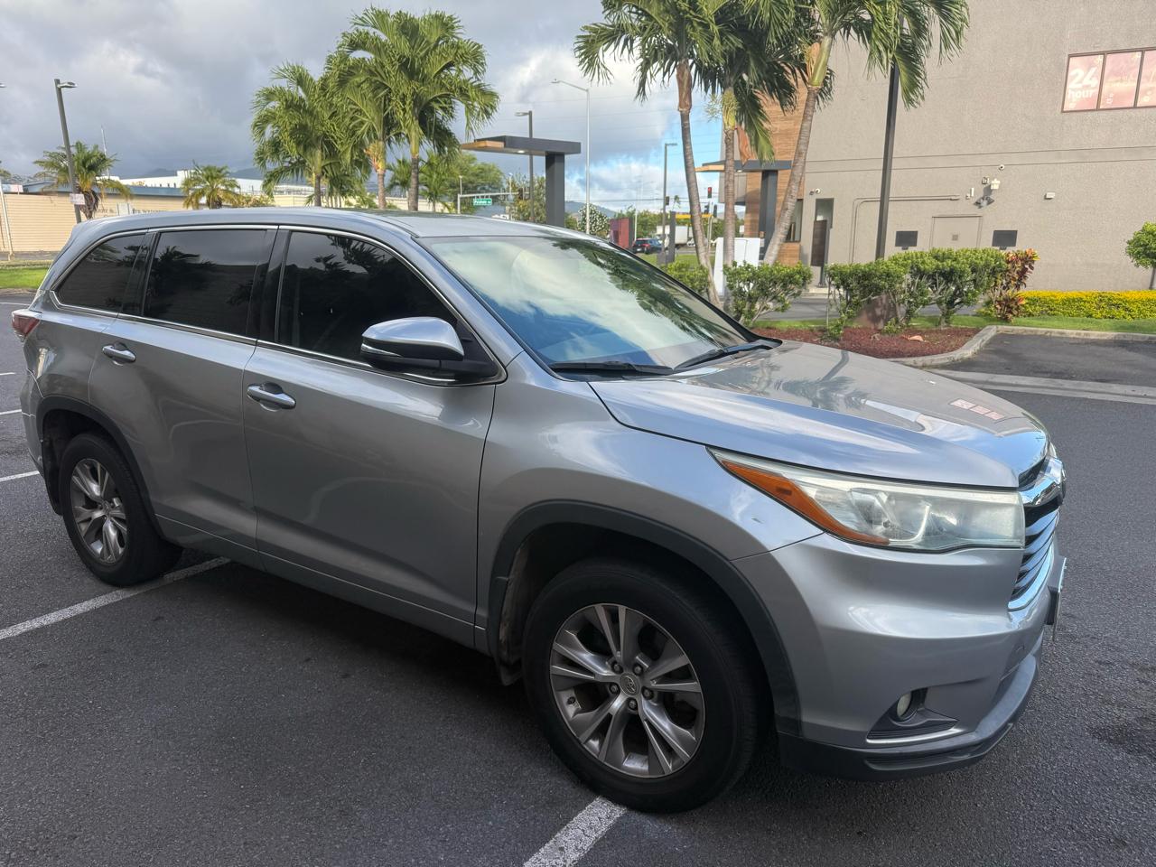 Toyota Highlander LE Plus FWD V6 2015