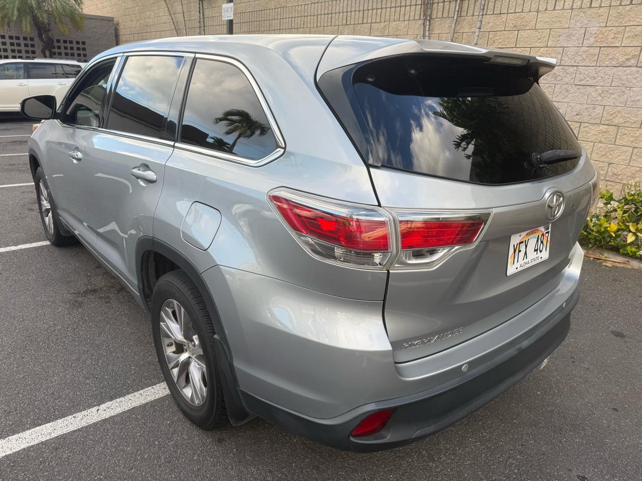 Toyota Highlander LE Plus FWD V6 2015