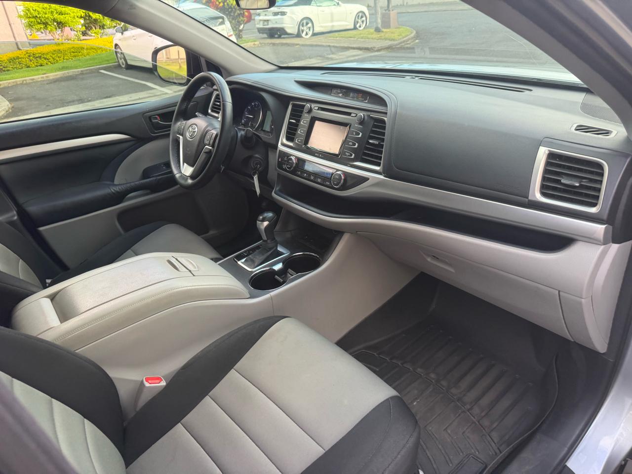 Toyota Highlander LE Plus FWD V6 2015