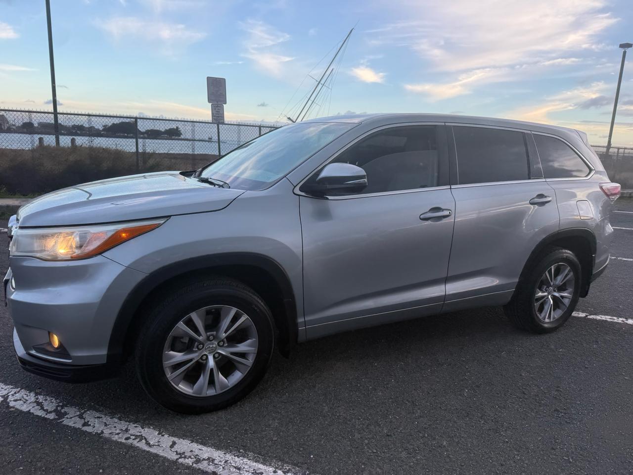 Toyota Highlander LE Plus FWD V6 2015