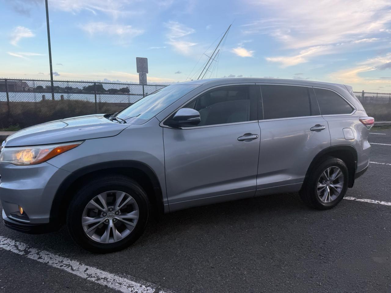 Toyota Highlander LE Plus FWD V6 2015