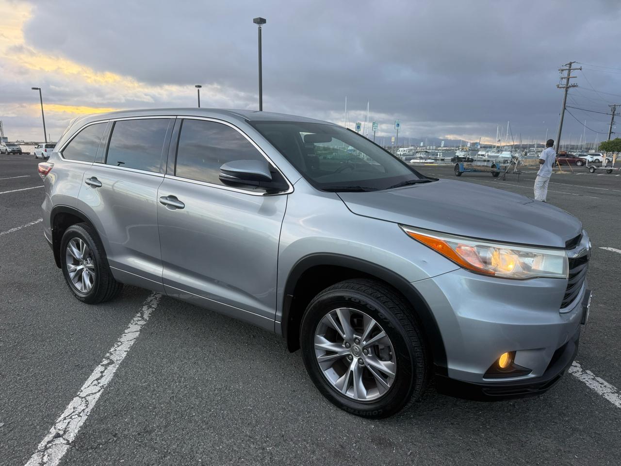 Toyota Highlander LE Plus FWD V6 2015