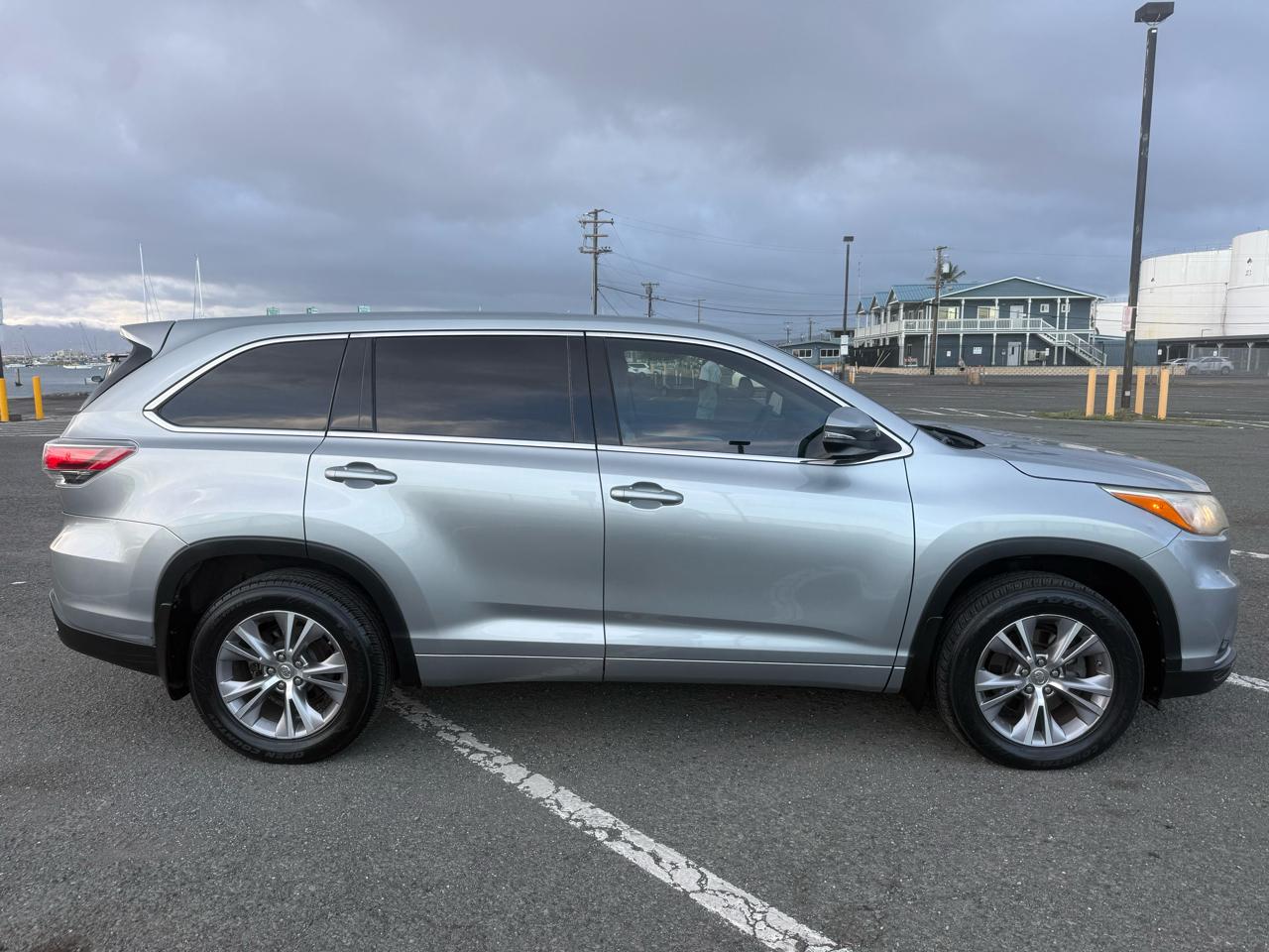 Toyota Highlander LE Plus FWD V6 2015