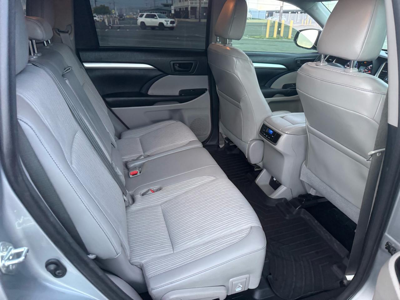 Toyota Highlander LE Plus FWD V6 2015