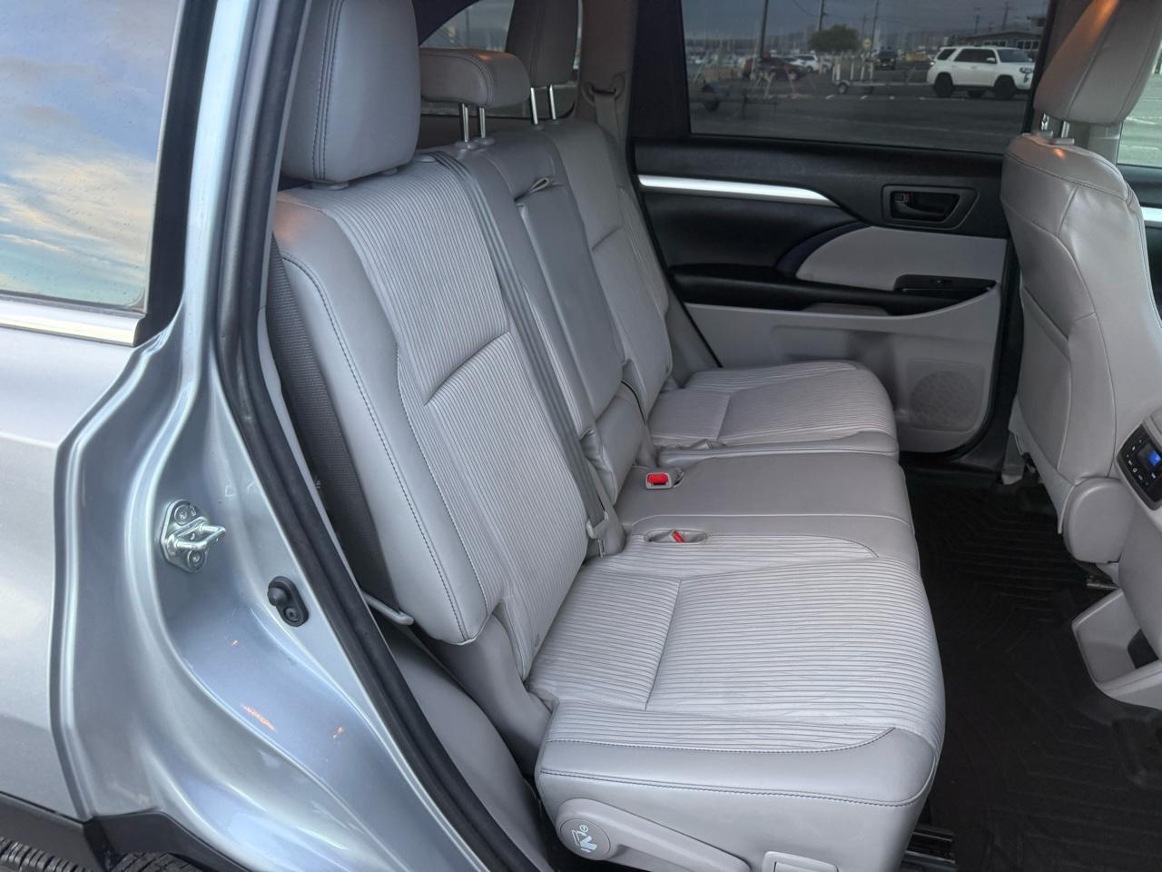 Toyota Highlander LE Plus FWD V6 2015