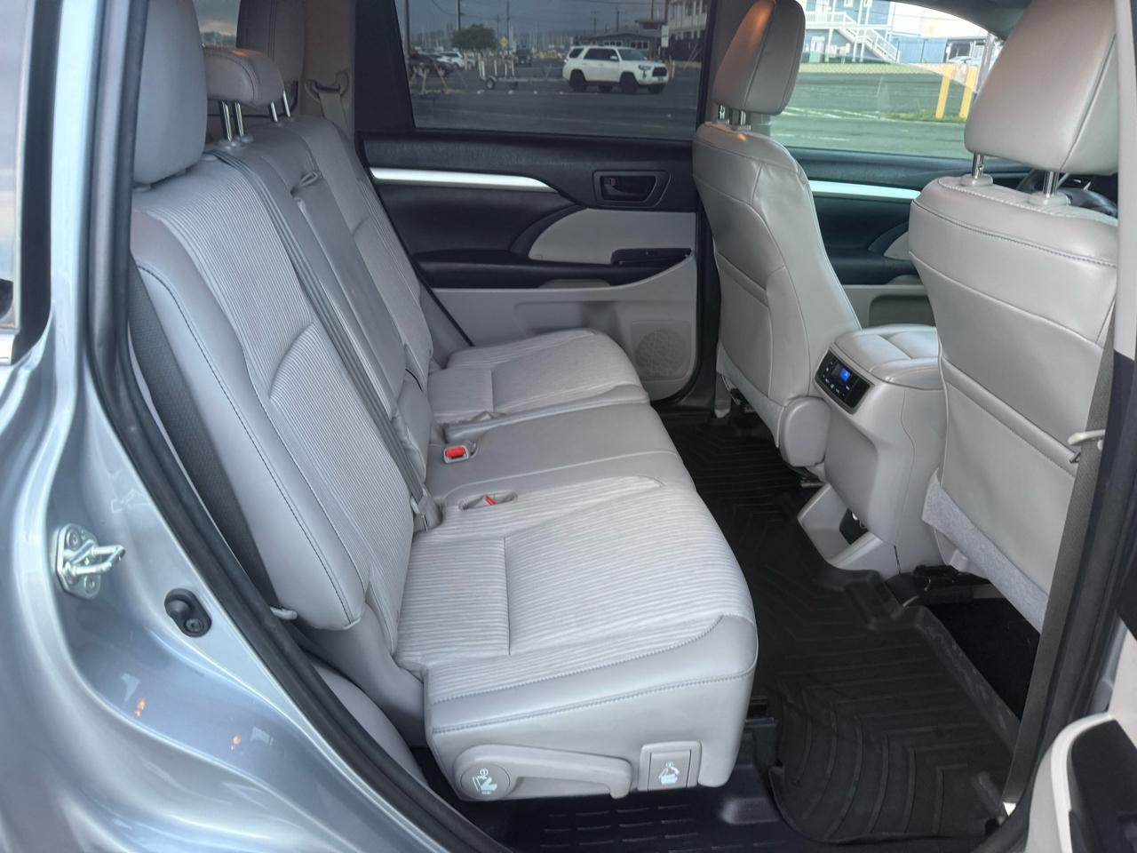 Toyota Highlander LE Plus FWD V6 2015