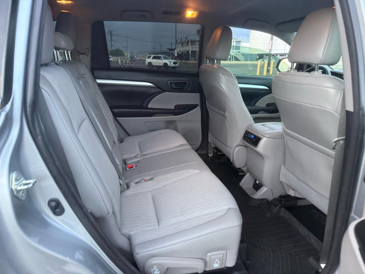 Toyota Highlander LE Plus FWD V6 2015