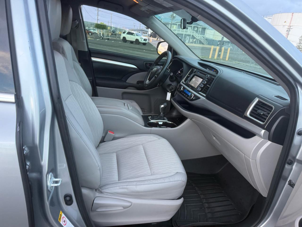 Toyota Highlander LE Plus FWD V6 2015