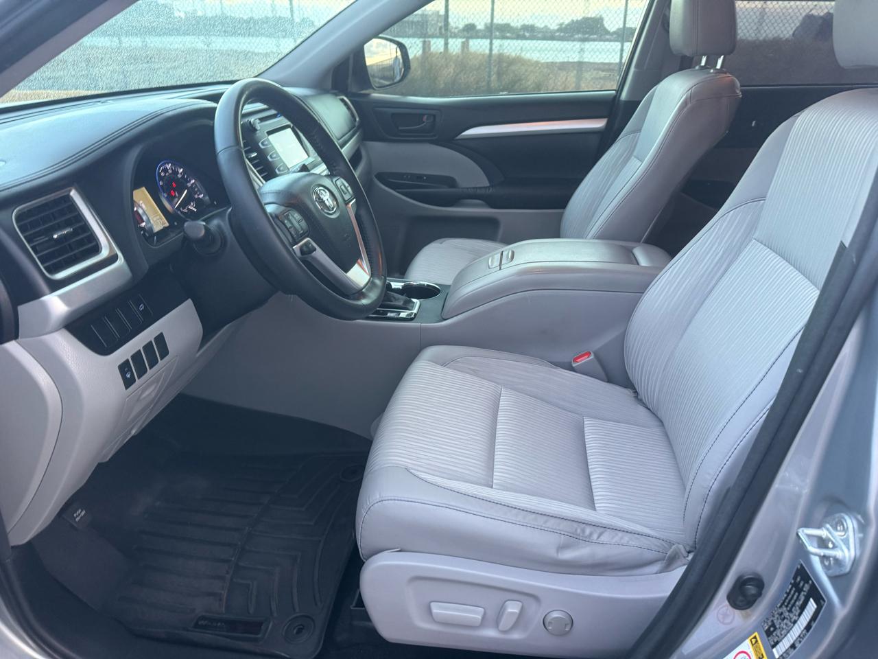 Toyota Highlander LE Plus FWD V6 2015