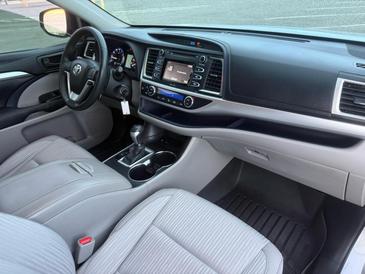 Toyota Highlander LE Plus FWD V6 2015